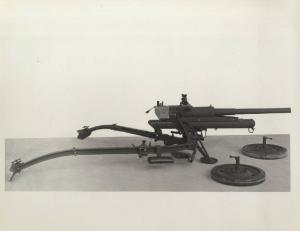 Ernesto Breda (Società) - Cannone anticarro mod. 35 da 47/32 mm con ruote smontate e coda divaricata