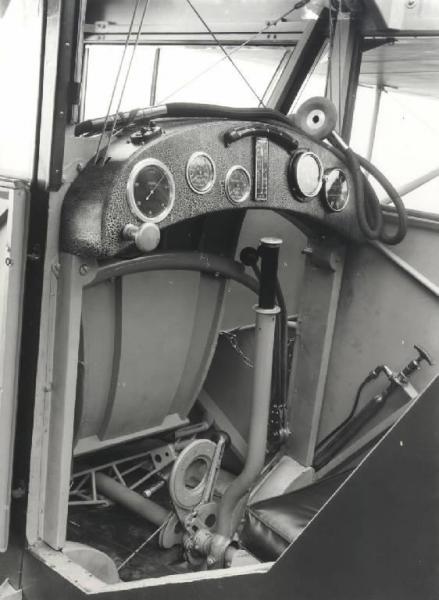 Ernesto Breda (Società) - Aereo monoplano biposto da turismo ed addestramento I-AAPJ tipo Breda Ba.15 - Posto di guida