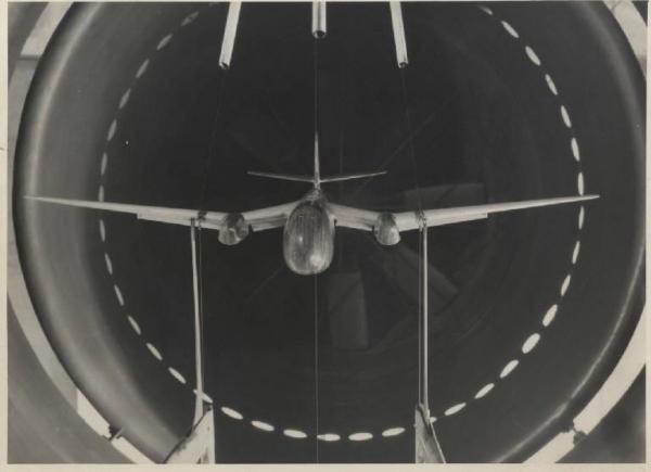 Ernesto Breda (Società) - Sezione V aeronautica - Galleria del vento - Aereo bimotore da trasporto passeggeri e merci Breda-Pittoni B.P.471 - Modellino