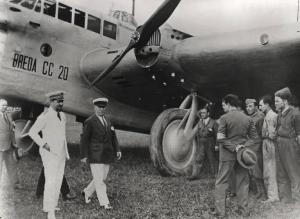 Sesto San Giovanni - Presentazione dell'aereo bombardiere Breda CC.20 a Benito Mussolini e Italo Balbo