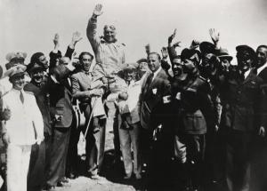 Roma - Aeroporto del Littorio - Manifestazione aviatoria - Giro Aereo d'Italia del 1930 - Il colonnello Paride Sacchi vincitore del giro