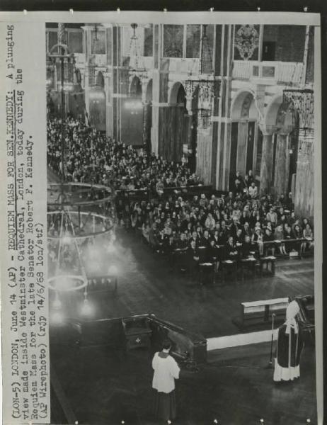 Londra - Abbazia di Westminster - Messa in suffragio di Robert Kennedy - Folla