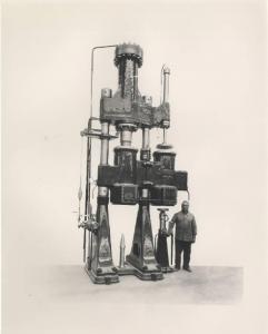 Ernesto Breda (Società) - Pressa idraulica a due campane con pistone differenziale - Modello P.A.