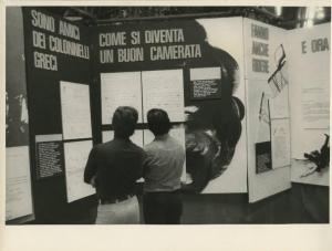 Bologna - Mostra sul fascismo "Dossier nero" - Due uomini osservano dei pannelli