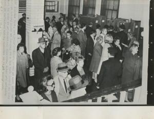 New York - Elezioni presidenziali negli Stati Uniti d'America 1968 - East Side Manhattan - Scuola: interno - Elettori alle urne