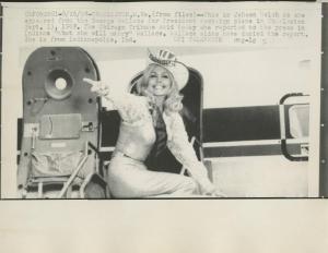 Charleston (West Virginia) - Elezioni presidenziali negli Stati Uniti d'America 1968 - Ritratto femminile - JaNeen Welch sostenitrice di George Wallace - Aeroplano