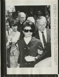 New York - Omicidio di Robert Kennedy - Jacqueline Kennedy parte per recarsi al capezzale del cognato Robert