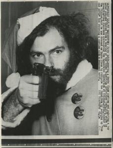Washington (District of Columbia) - Ritratto maschile - Jerry Rubin attivista hippie - Costume da Babbo Natale e pistola ad acqua