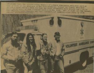 New York - The Plenty Ambulance Service - Ritratto di gruppo - Giovani hippies davanti ambulanza - Servizio di soccorso