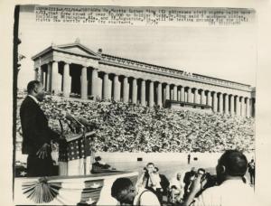 Chicago (Illinois) - Soldier Field - Discorso di Martin Luther King sui diritti civili - Folla - Colonnato