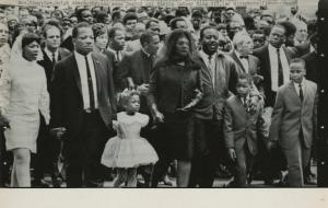 Atlanta (Georgia) - Funerale Martin Luther King - Coretta Scott King con i figli Bernise Albertine, Dexter e Martin Luther King III - Ralph Abernathy - Folla