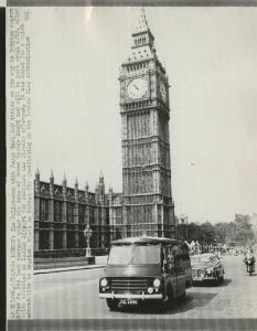 Londra - Omicidio Martin Luther King - Furgone della polizia trasporta James Earl Ray - Sullo sfondo il Big Ben