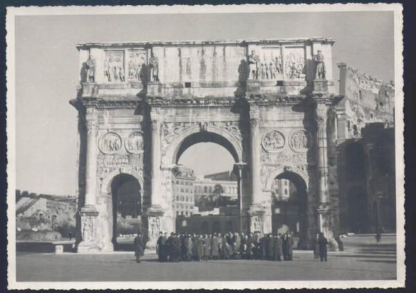 Cotonificio Cantoni - Roma-Ritratto di gruppo sotto l'Arco di Costantino