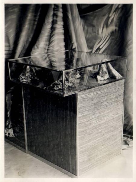 Vetrine - Padiglione espositivo dell'Italia alla mostra Internat Handwerks - Ausstellung Berlin 1938 - SA Ravasi (?)