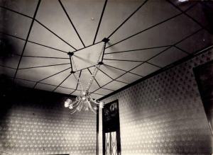 Veduta interni - esposizione - Prima Mostra Internazionale delle Arti Decorative - Villa Reale di Monza 1923 - lampadario