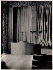Veduta interni - particolare palcoscenico - Galleria Pesaro Milano - Mostra Personale Guido Ravasi - Dic. 1929