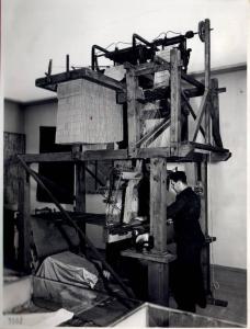 Ritratto maschile - tessitore - Padiglione espositivo dell'Italia alla mostra Internat Handwerks - Ausstellung Berlin 1938 - SA Ravasi (?)