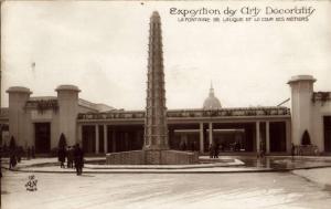 Veduta architettonica- Fontana di Lalique e la corte dei mestieri - Esposizione delle Arti Decorative - Parigi 1925