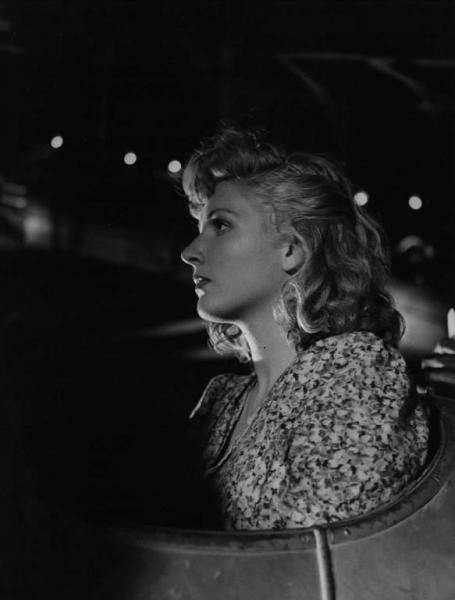 Scena del film "Senza pietà" - Regia Alberto Lattuada - 1948 - L'attrice Carla Del Poggio