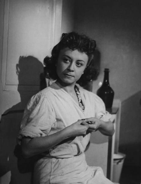 Scena del film "Senza pietà" - Regia Alberto Lattuada - 1948 - L'attrice Giulietta Masina