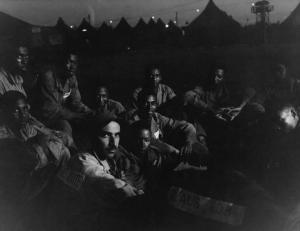 Set del film "Senza pietà" - Regia Alberto Lattuada - 1948 - Il regista Alberto Lattuada insieme a un gruoppo di attori non identificati