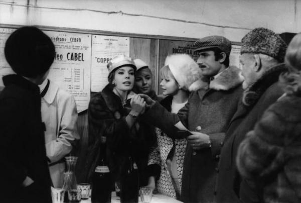 Scena del film "Don Giovanni in Sicilia" - Regia Alberto Lattuada - 1967 - Gli attori Lando Buzzanca, Ewa Aulin, Katia Moguy e attori non identificati