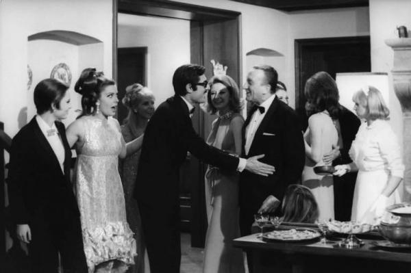 Scena del film "Don Giovanni in Sicilia" - Regia Alberto Lattuada - 1967 - Gli attori Lando Buzzanca, Katia Moguy e attori non identificati