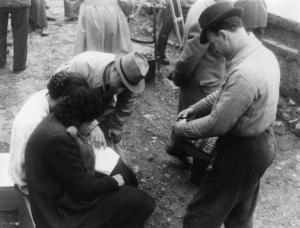 Set del film "Giacomo l'idealista" - Regia Alberto Lattuada - 1943 - Il regista Alberto Lattuada e l'attrice Marina Berti sul set