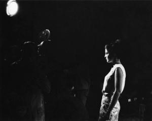 Scena del film "Don Giovanni in Sicilia" - Regia Alberto Lattuada - 1967 - L'attrice Katia Moguy illuminata da un faretto