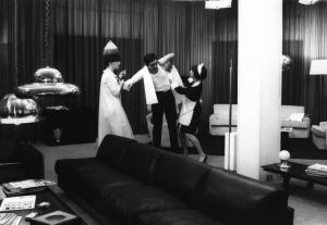 Scena del film "Don Giovanni in Sicilia" - Regia Alberto Lattuada - 1967 - Gli attori Lando Buzzanca e Katia Moguy con un'attrice non identificata