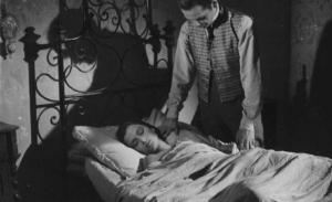 Scena del film "Giacomo l'idealista" - Regia Alberto Lattuada - 1943 - L'attrice Marina Berti a letto e un attore non identificato
