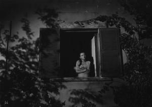 Scena del film "Giacomo l'idealista" - Regia Alberto Lattuada - 1943 - L'attrice Marina Berti alla finestra