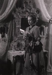 Scena del film "Giacomo l'idealista" - Regia Alberto Lattuada - 1943 - L'attrice Tina Lattanzi