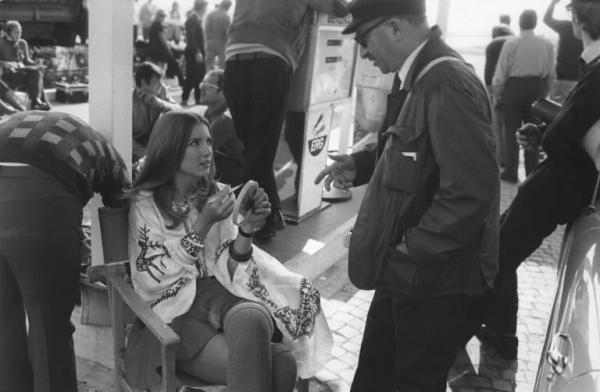 Set del film "Sono stato io" - Regia Alberto Lattuada - 1973 - L'attrice Silvia Monti con il regista Alberto Lattuada sul set