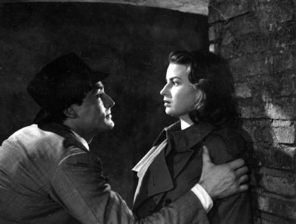 Scena del film "Anna" - Regia Alberto Lattuada - 1951 - Gli attori Vittorio Gassman e Silvana Mangano