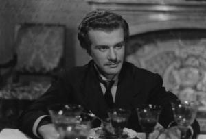 Scena del film "Giacomo l'idealista" - Regia Alberto Lattuada - 1943 - L'attore Massimo Serato a tavola