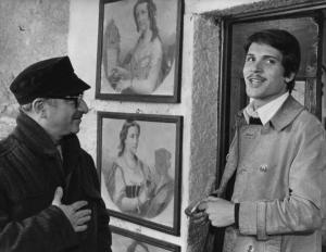 Set del film "Venga a prendere il caffè... da noi" - Regia Alberto Lattuada - 1970 - Il regista Alberto Lattuada e un attore non identificato