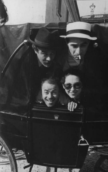 Set del film "Giacomo l'idealista" - Regia Alberto Lattuada - 1943 - L'attore Massimo Serato, il regista Alberto Lattuada e due attori non identificati