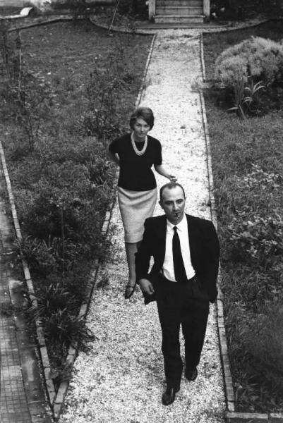 Il regista Alberto Lattuada con la moglie Carla Del Poggio
