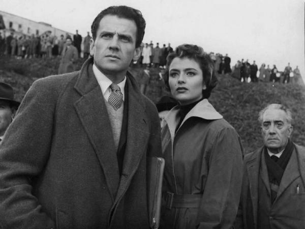 Scena del film "Ai margini della metropoli" - Regia Carlo Lizzani - 1953 - Gli attori Massimo Girotti e Marina Berti