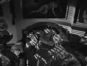 Scena del film "Anna" - Regia Alberto Lattuada - 1951 - Gli attori Vittorio Gassman e Silvana Mangano a letto