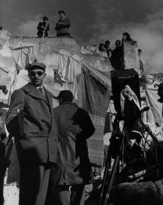 Set del film "La lupa" - Regia Alberto Lattuada - 1953 - Il regista Alberto Lattuada alla macchina da presa sul set