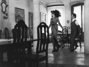 Set del film "Oh! Serafina" - Regia Alberto Lattuada - 1976 - L'attrice Angelica Ippolito e un attore non identificato