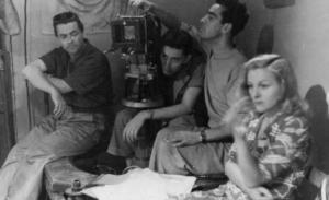Set del film "Amante del male" - Regia Roberto Bianchi Montero - 1946 - Operatori e attori non identificati sul set