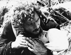 Scena del film "L'amante di Gramigna" - Regia Carlo Lizzani - 1968 - Gli attori Gian Maria Volonté e Stefania Sandrelli abbracciati