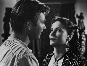 Scena del film "Gli amanti di Toledo" - Regia Henri Decoin - 1952 - Gli attori Gérard Landry e Alida Valli