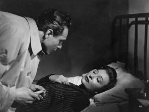 Scena del film "Amanti senza amore" - Regia Gianni Franciolini - 1947 - Gli attori Roldano Lupi e Clara Calamai a letto