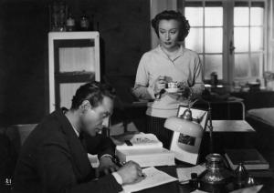 Scena del film "Amanti senza amore" - Regia Gianni Franciolini - 1947 - Gli attori Roldano Lupi e Clara Calamai