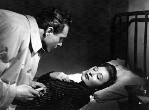 Scena del film "Amanti senza amore" - Regia Gianni Franciolini - 1947 - Gli attori Roldano Lupi e Clara Calamai a letto