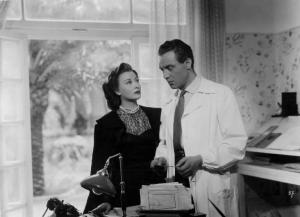 Scena del film "Amanti senza amore" - Regia Gianni Franciolini - 1947 - Gli attori Clara Calamai e Roldano Lupi in camice bianco